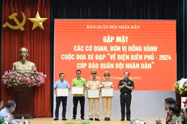Cuộc đua xe đạp “Về Điện Biên Phủ - 2024, Cúp Báo QĐND” tạo dấu ấn đẹp trong lòng đồng bào