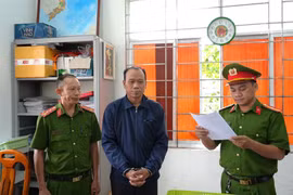 Bắt đối tượng lên mạng đặt mua giấy chứng nhận quyền sử dụng đất giả để lừa đảo