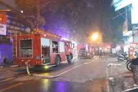Hà Nội: Cháy cửa hàng nội thất trên đường Đê La Thành
