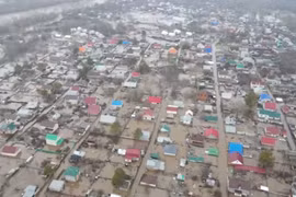 Lũ lụt kỷ lục ở Nga và Kazakhstan, hơn 100.000 người phải sơ tán