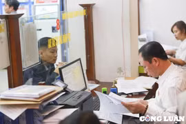 Thực hư chuyện người dân xếp hàng từ 2 - 3 giờ sáng làm giấy tờ nhà đất ở Hà Nội