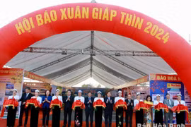 Hội Báo xuân Giáp Thìn tỉnh Hoà Bình giới thiệu trên 400 đầu báo, tạp chí