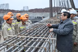 Đường dây 500kV đi qua 9 tỉnh thi công xuyên Tết để đảm bảo tiến độ