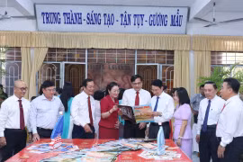 Khánh Hòa dành nhiều ấn phẩm báo Xuân tới quân và dân huyện Trường Sa