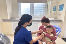 TP HCM: triển khai nhanh chiến dịch tiêm vắc xin sởi tại 3 quận, huyện