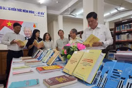 Trưng bày sách về Tổng Bí thư Nguyễn Phú Trọng