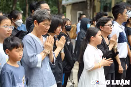 Người dân TP HCM xúc động trong giây phút diễn ra Lễ truy điệu Tổng Bí thư Nguyễn Phú Trọng