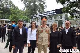 Những đoàn người cuối cùng viếng Tổng Bí thư Nguyễn Phú Trọng tại Hội trường Thống Nhất