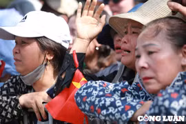 Niềm tiếc thương từ lòng dân