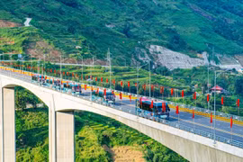 Lào Cai: Tạm dừng thu phí ban đêm đường BOT kết nối Sa Pa với cao tốc Nội Bài - Lào Cai