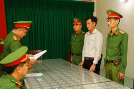 Bắt tạm giam một phó chủ tịch thị trấn ở Hậu Giang
