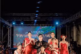 Á hậu Hương Ly, Hoàng Thùy và dàn mẫu nhí lộng lẫy trong chương trình “Tôn vinh bản sắc Việt - Dấu ấn Lạng Sơn”