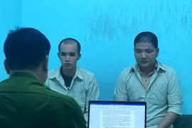 Khởi tố, bắt giam đối tượng đưa giấy tờ giả từ Campuchia về TP. HCM tiêu thụ
