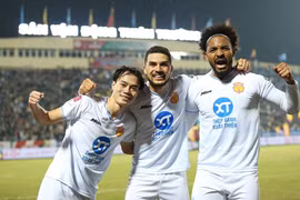Thống kê khó tin về số bàn thua của đội đang dẫn đầu V-League
