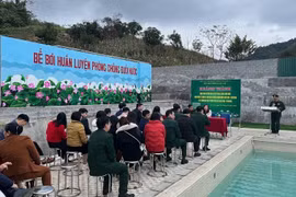 Biên phòng Lào Cai đưa vào sử dụng bể bơi huấn luyện phòng chống đuối nước cho trẻ em biên giới.