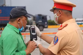 Người dân TP HCM dần hình thành thói quen "đã uống rượu, bia - không lái xe"