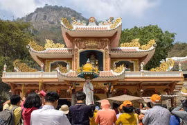Tây Ninh cán mốc 1 triệu lượt khách đi cáp treo lên núi Bà Đen trong dịp đầu xuân