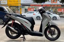 Giá Honda SH160i đầu tháng 4/2024, chênh nhẹ so với giá thực tế
