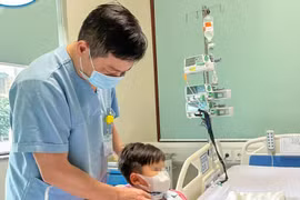 Cấp cứu kịp thời bé trai 7 tuổi bị vỡ khí quản