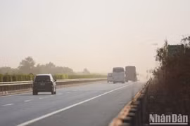 Bộ Tài nguyên và Môi trường lên tiếng về hiện tượng bụi phát sinh ở sân bay Long Thành