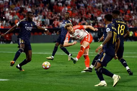 Harry Kane lại thiết lập thêm kỉ lục mới