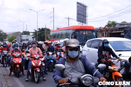 Người dân trở lại TP HCM sau kỳ nghỉ lễ 30/4 - 1/5