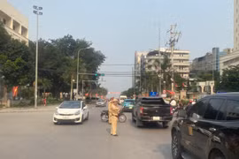 Lực lượng CSGT Sầm Sơn căng mình điều tiết giao thông những ngày lễ