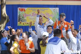 "Lần thứ 6 đến Trường Sa, tôi vẫn mong đến đảo thật nhanh để gặp các chiến sĩ"