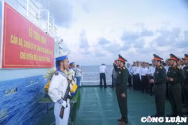 Linh thiêng và xúc động Lễ Tưởng niệm cán bộ, chiến sĩ hy sinh ở Trường Sa