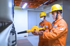 Mới đầu hè, sản lượng tiêu thụ điện tăng kỷ lục