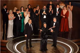 Tác phẩm 'Oppenheimer' và 'Poor Things' càn quét giải Oscar 2024