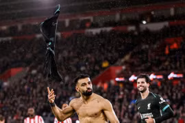 Liverpool thắng kịch tính Southampton, Man Utd rơi điểm trước Ipswich