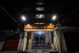 Hà Nội di dời dân ở chung cư cũ trong đêm để tránh bão số 3