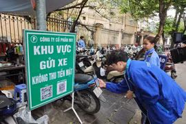 Hà Nội chính thức yêu cầu các điểm trông giữ xe không được thu tiền mặt