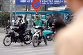 Hà Nội: Tình trạng xe ôm công nghệ vi phạm trật tự an toàn giao thông diễn ra phổ biến