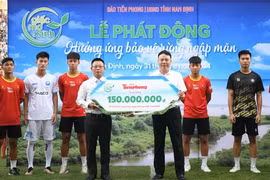 Báo Tiền Phong tổ chức trồng mới 1 ha rừng ngập mặn ven biển tại Nam Định