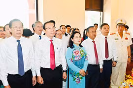 Lãnh đạo TPHCM dâng hương tưởng niệm Chủ tịch Hồ Chí Minh, Chủ tịch Tôn Đức Thắng