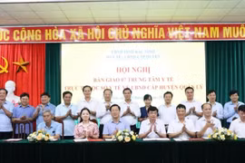 Bàn giao 7 Trung tâm Y tế trực thuộc Sở Y tế Bắc Ninh về UBND cấp huyện quản lý