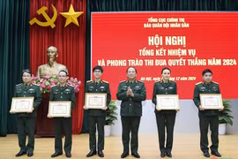 Báo Quân đội nhân dân khen thưởng các tập thể, cá nhân có thành tích xuất sắc trong Phong trào Thi đua Quyết thắng
