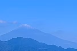 Tuyết rơi trên núi Phú Sĩ sau thời gian 'mất tích' kỷ lục