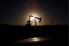 Giá dầu tăng vọt do OPEC trì hoãn tăng sản lượng