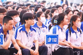 Hơn 1.000 học sinh được tư vấn chọn ngành nghề luật, kinh tế