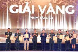 Đại tướng Phan Văn Giang dự bế mạc Liên hoan truyền hình toàn quân lần thứ XIV