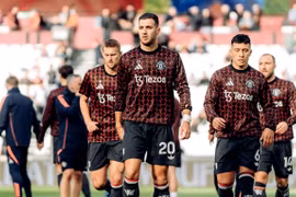 Man Utd cạn tiền mua sắm
