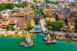 Diễu hành chào mừng 25 năm Hội An được công nhận Di sản văn hóa thế giới