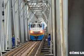 Thử tải cầu Long Biên và cầu Đuống, sẵn sàng chạy tàu trở lại
