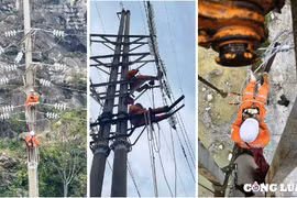 Những 'chiến sĩ áo cam' Hà Tĩnh 'ăn trên cột điện, ngủ tại hiện trường' để nhanh chóng cấp điện trở lại cho dân