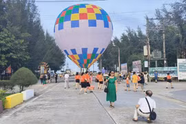 Trình diễn khinh khí cầu bay trong tuần du lịch tỉnh Thái Bình năm 2024