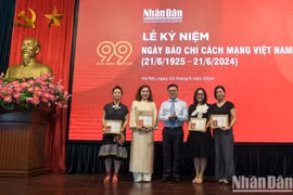 Báo Nhân Dân kỷ niệm 99 năm Ngày Báo chí cách mạng Việt Nam và khen thưởng nhiều hội viên xuất sắc