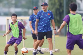 HLV Cristiano Roland loại 3 cầu thủ trước trận đấu với U17 Kyrgyzstan